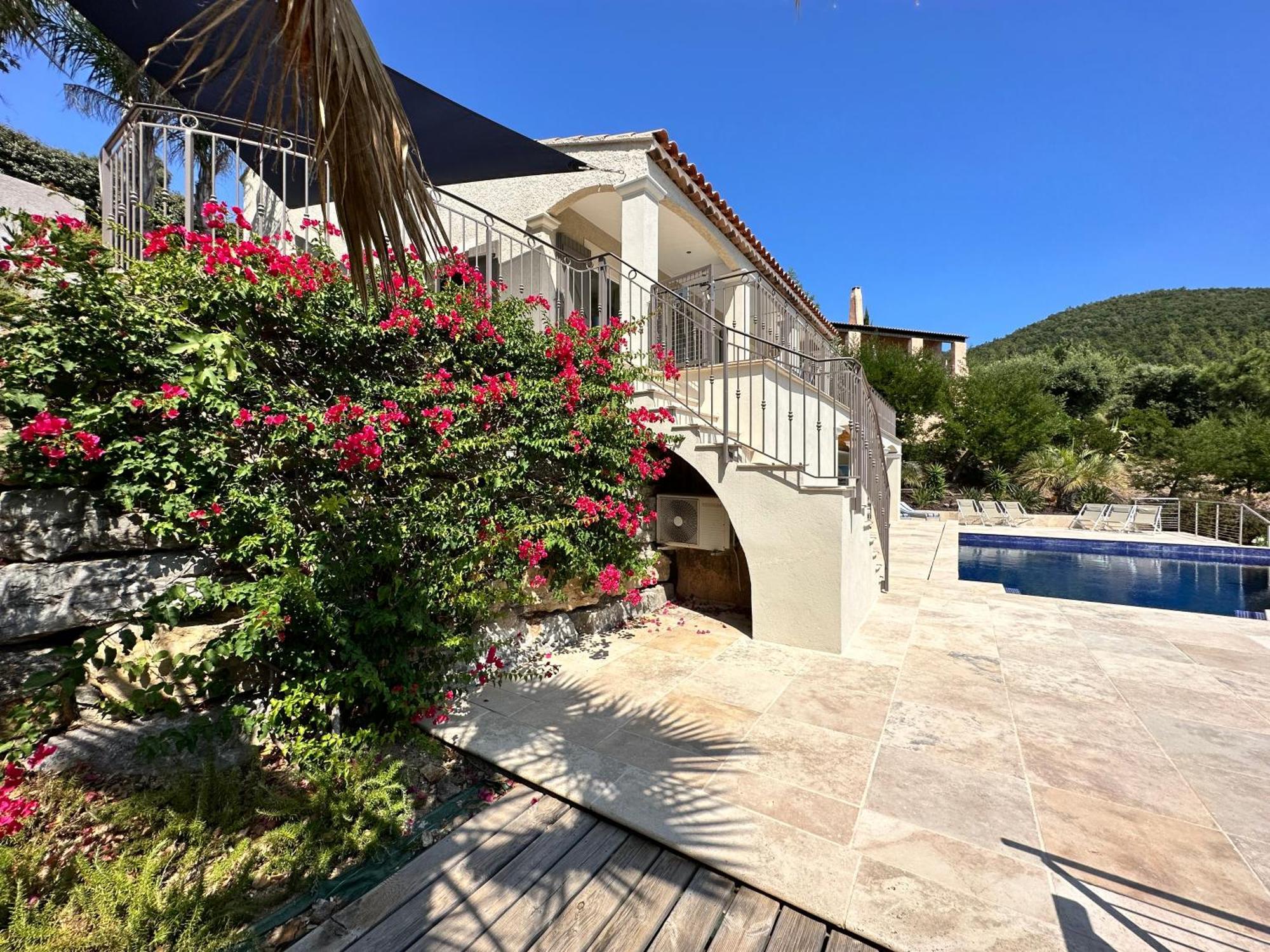 La Mandragora, Belle Villa Pour 6 Personnes Avec Piscine A Debordement Et Vue Mer A La Londe-Les-Maures Exterior photo